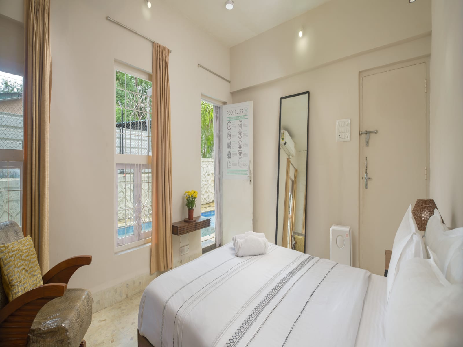 Lower Bedroom – Ideal for Seniors, Easy Bed Access